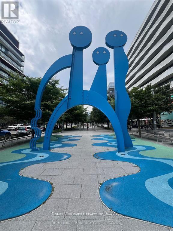 Building Photo - 425 Front St E