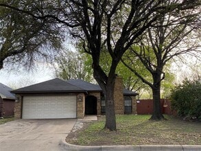 Building Photo - 10828 Tall Oak Dr
