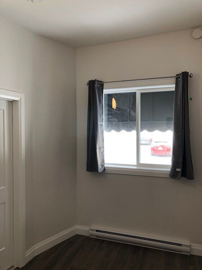 primary bedroom - 111 Jarvis St