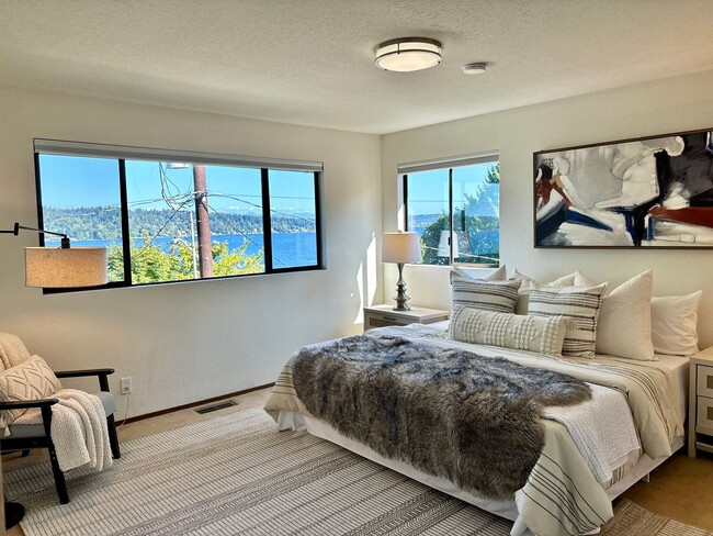 Building Photo - Matthews Beach, Amazing Lake Washington Vi...