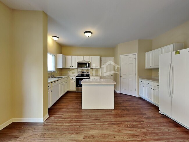 Building Photo - 302 Forest Bend Dr