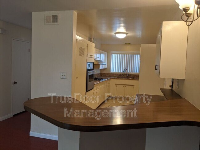 Foto del edificio - 419 N South Redwood Dr