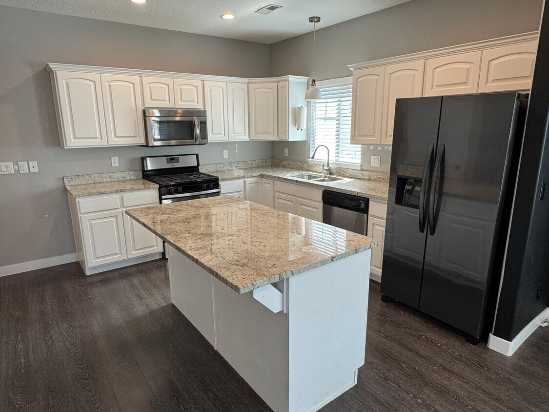 Primary Photo - Beautiful 3 bedroom 2 1/2 bath townhome