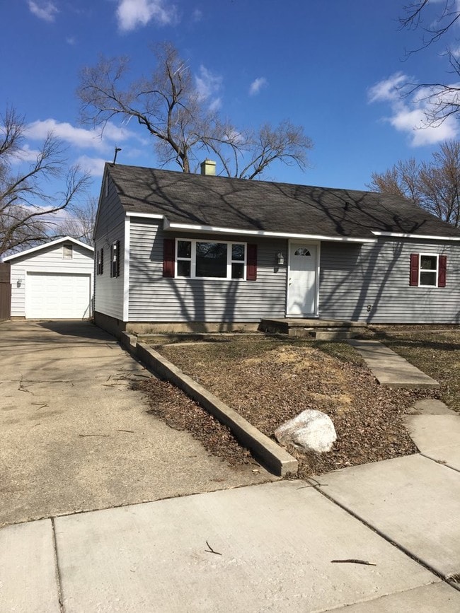 Building Photo - 1318 Hedgewood Dr