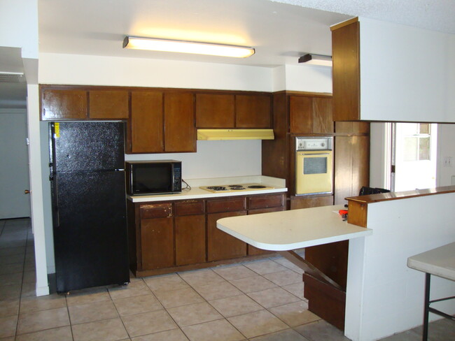Building Photo - 1418 E Broadmor Dr
