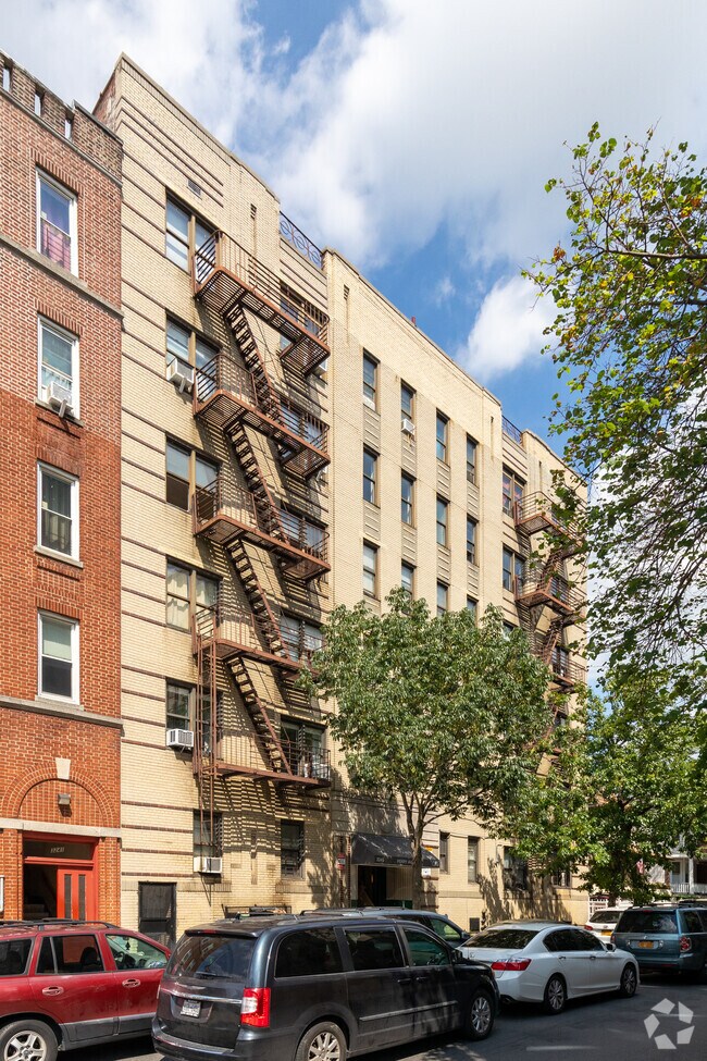 Building Photo - 3245 Perry Ave