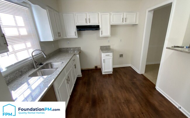 Foto del edificio - 3725 Wax Myrtle Dr