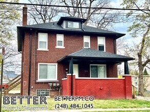 Building Photo - 104-108 Henderson St