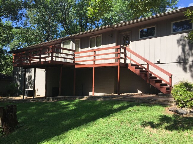 Building Photo - Large 3 Bed Home for Lease, Roger Arkansas!