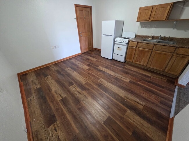 Foto del edificio - 170 N Main St