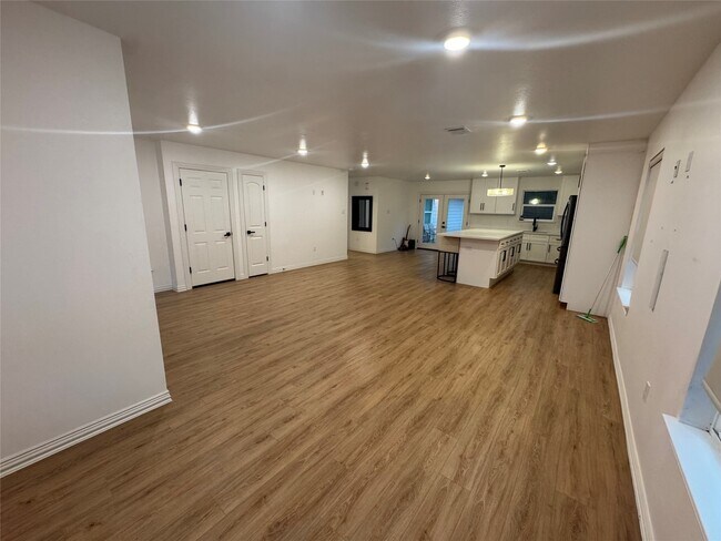 Foto del edificio - 8125 Sunnyhill St