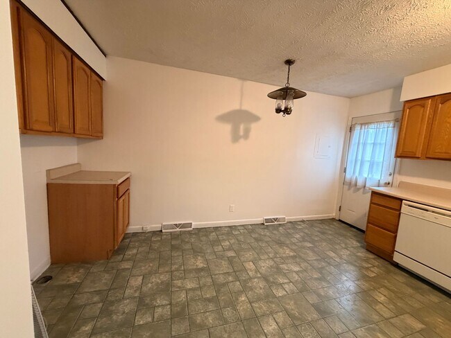 Foto del edificio - 46 Dantley Dr