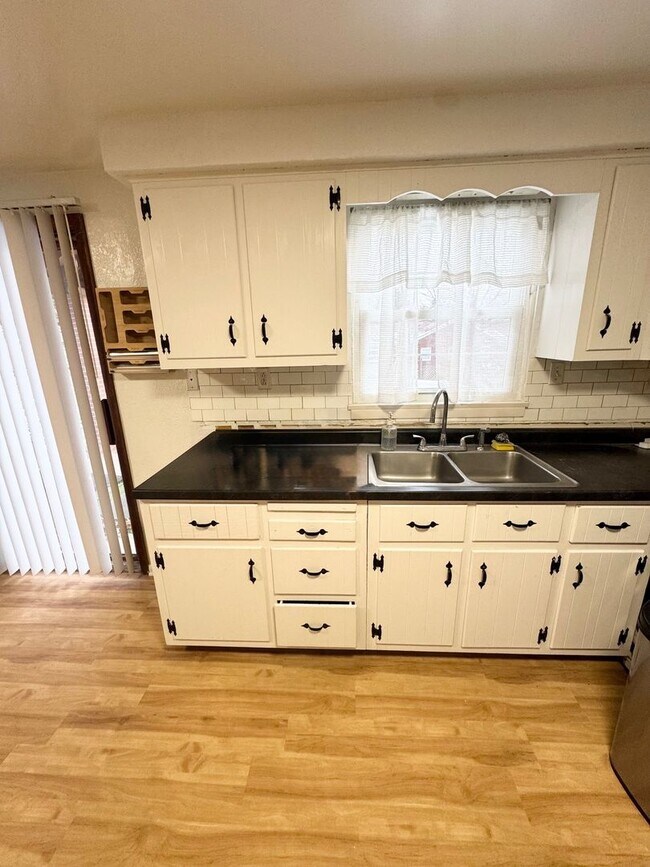 Foto del edificio - Spacious 4 Bedroom Home in Monroeville