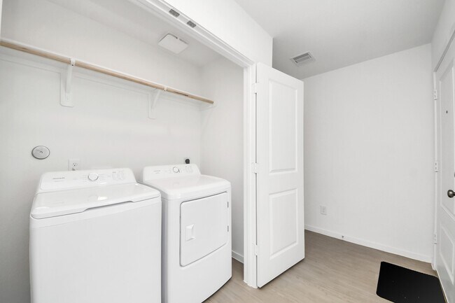 Foto del edificio - 1526 Amber Skies Ln