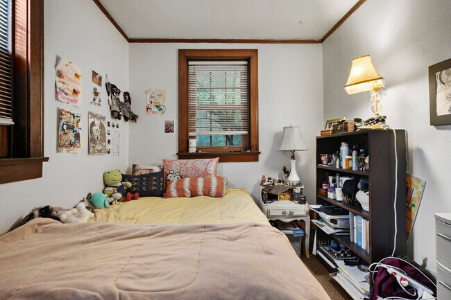 Foto del edificio - 833 Midland St