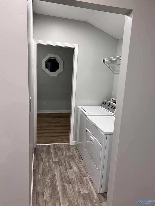 Foto del edificio - 21215 Yarbrough Rd