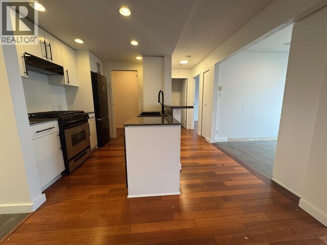 Photo du bâtiment - 455 Beach Crescent