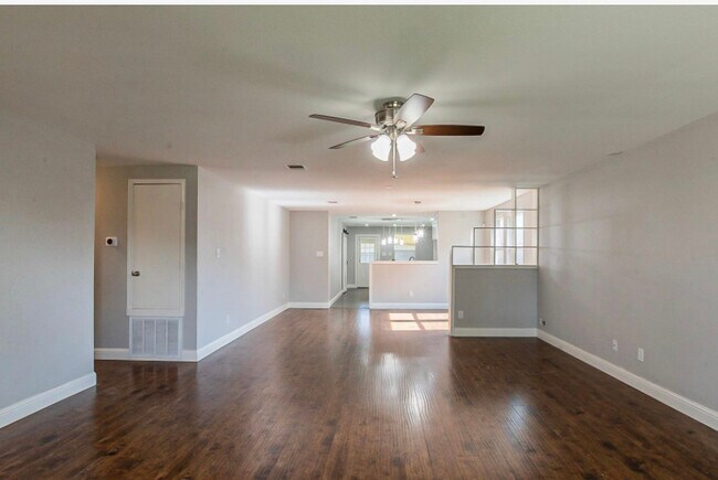 Building Photo - 714 Ashford Ln