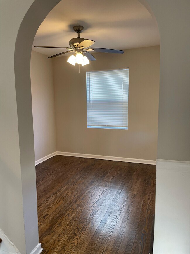 Foto del edificio - 10030 S Yates Blvd