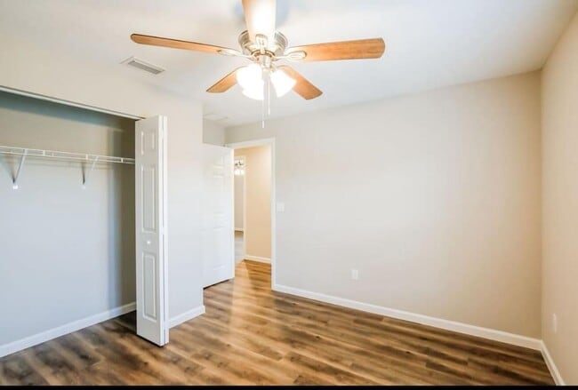 Building Photo - 1702 SW Airoso Blvd