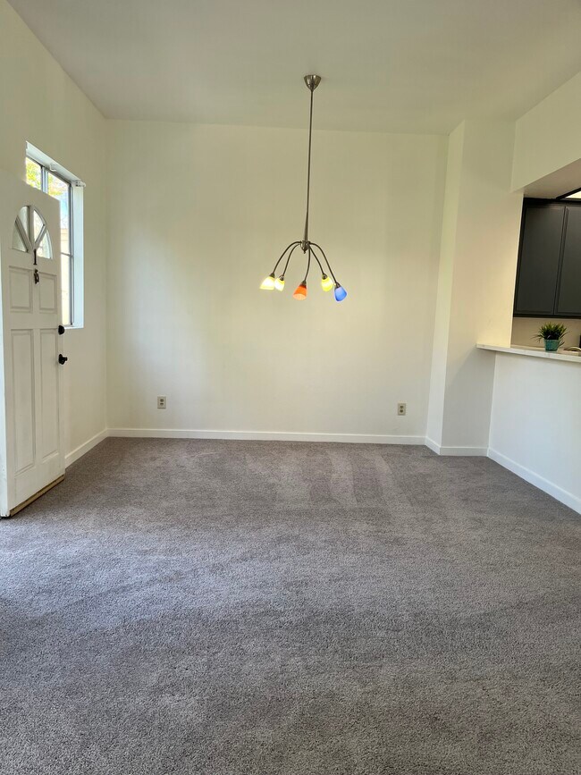 Foto del edificio - 24115 Evans Ave