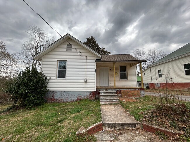 Building Photo - 1 Bedroom, 1 Bathroom House- Grantville Ga