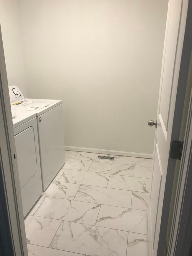 Laundry room - 8737 Cicada St