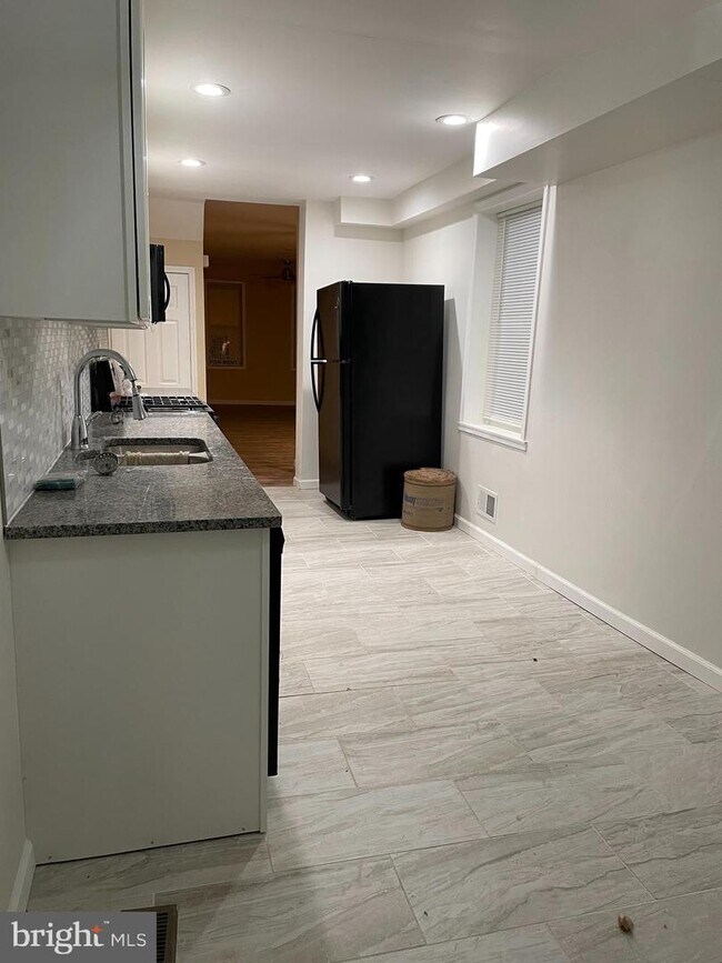 Foto del edificio - 1533 N Lawrence St