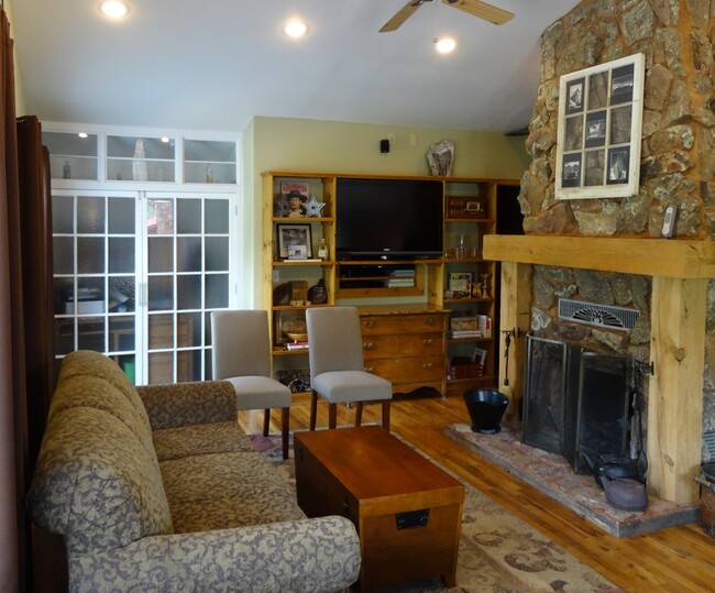 Living room - 8130 US-24