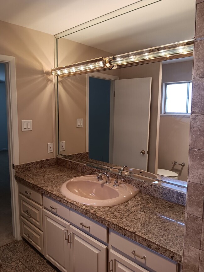 Foto del edificio - 309 Skyway Ln