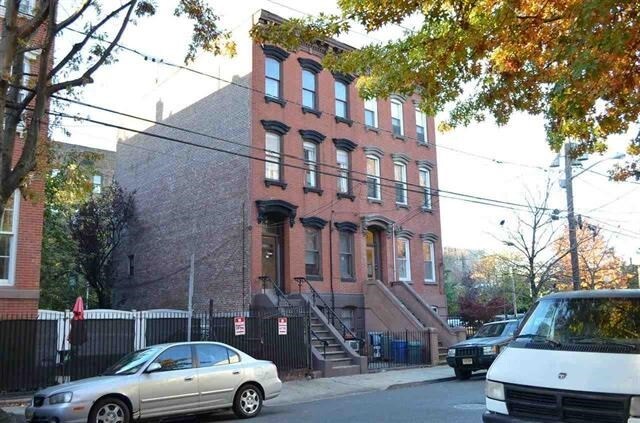 Primary Photo - 347 York St