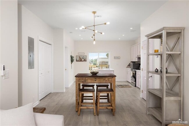 Building Photo - 15 Bass Ave