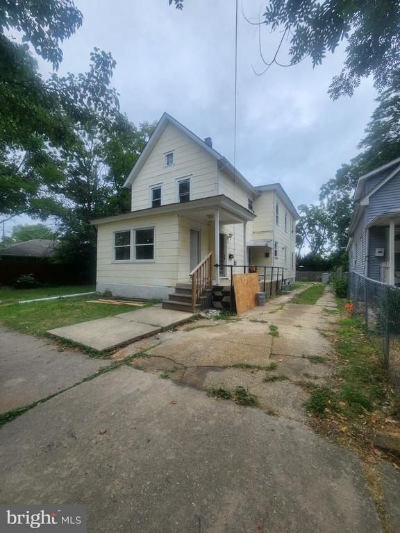 Building Photo - 310 W Grape St