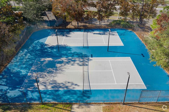 Tennis Courts - Mirage on Kernan