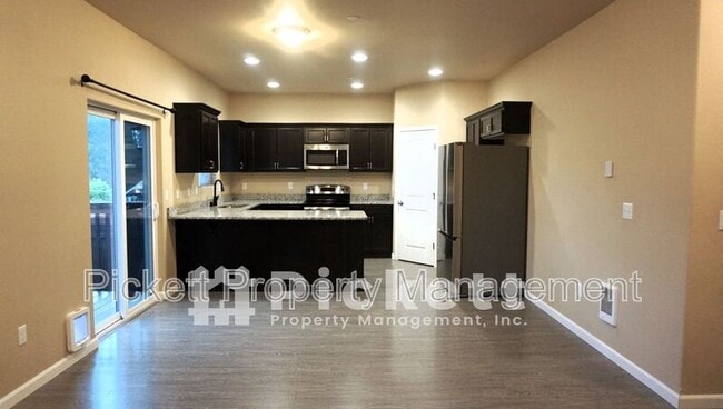 Building Photo - 821 SE Kinsley Ln