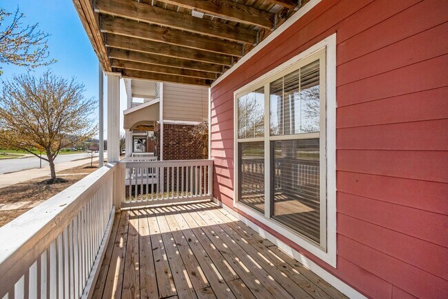Foto del edificio - Beautiful Two-Story House.