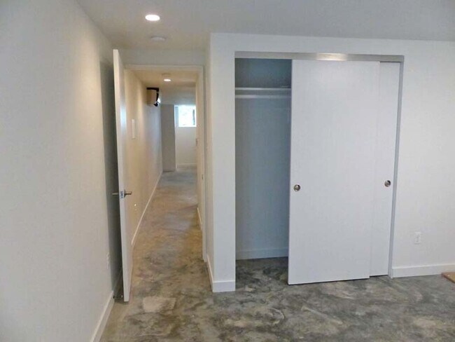 Building Photo - 405 K St NE