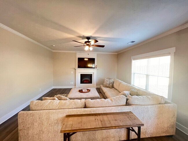 Building Photo - Spacious 4BR/3.5BATH in Wrights Farm (Grov...
