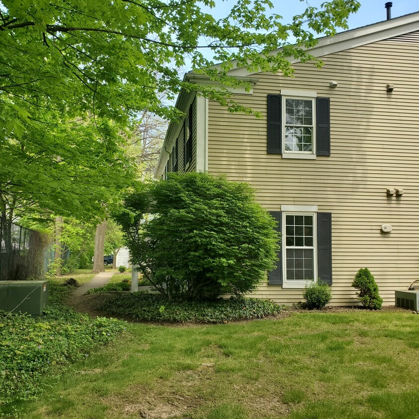 7297 Trotter Ln, Mentor, OH 44060 Townhome Rentals in Mentor OH