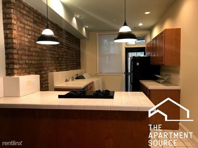 Building Photo - 808 W Cuyler Ave