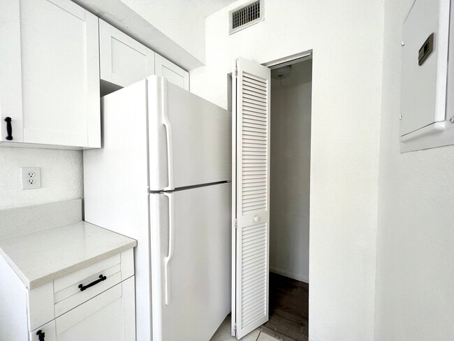 Foto del edificio - 444 NW 84th St