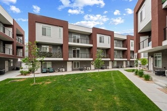 Building Photo - 671 S 400 E