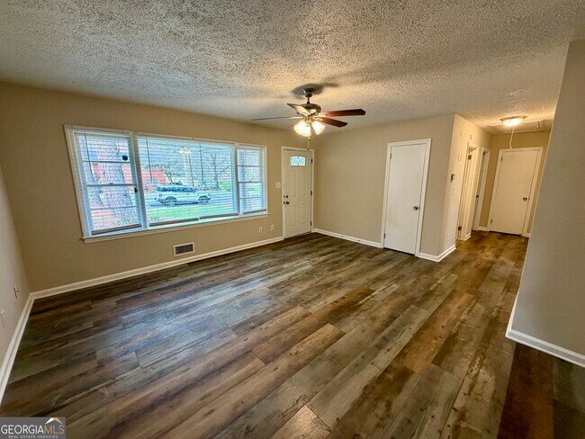 Foto del edificio - 3006 Remington St