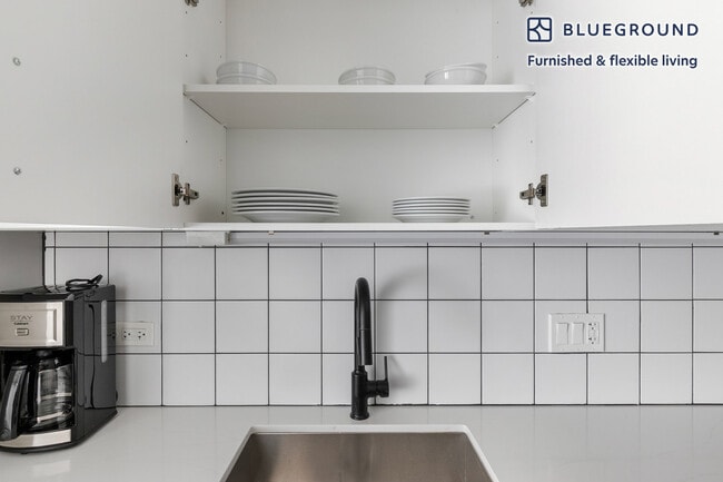 Foto del edificio - 61 W Erie St