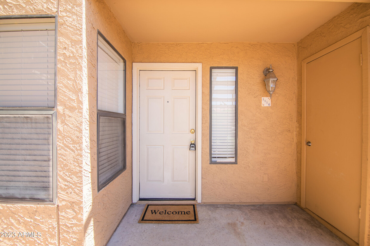 Foto principal - 8787 E Mountain View Rd