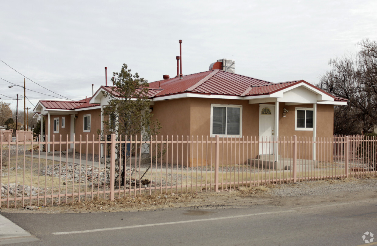 Building Photo - 419 Atrisco Dr SW