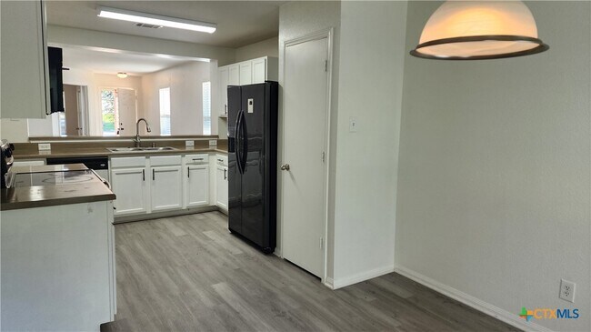 Foto del edificio - 223 Avrshire Ln