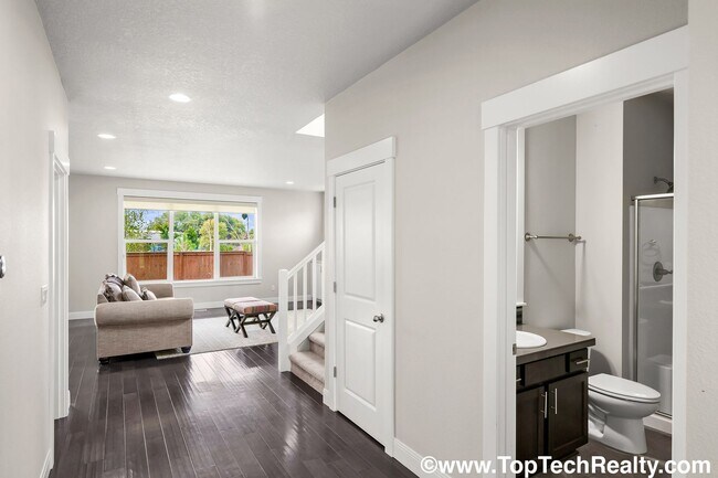 Building Photo - Gorgeous North Plains Corner Lot Single Fa...