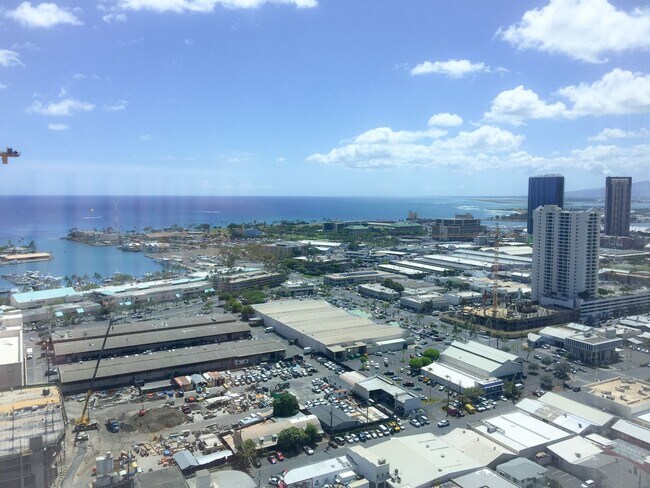 Foto del edificio - Enjoy Luxury Living on the 37th Floor- 1 Bed, 1 Bath, 1 Parking!