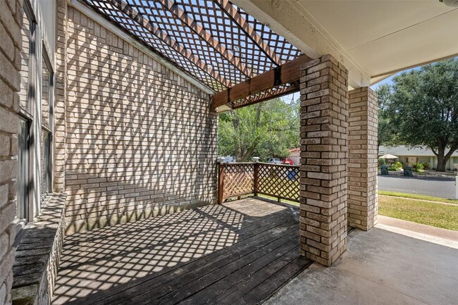 Building Photo - 12112 Wander Ln